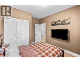 100 TAMARACK Boulevard - 35