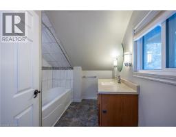 17 MECHANIC Street W - 17