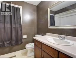 67 NORTHMANOR Crescent - 26