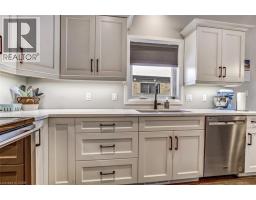 393 ARGYLE Avenue - 10