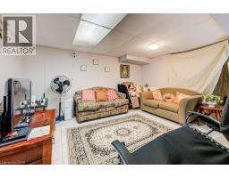 33 GARLAND Crescent - 12