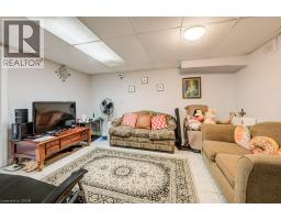 33 GARLAND Crescent - 13