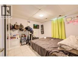 33 GARLAND Crescent - 16