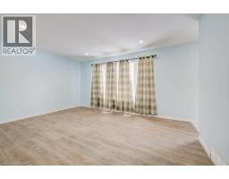 33 GARLAND Crescent - 20