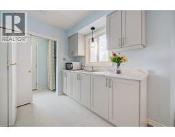 33 GARLAND Crescent - 23