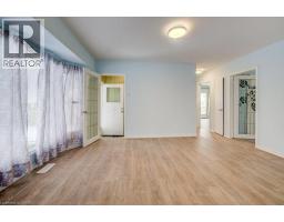 33 GARLAND Crescent - 26