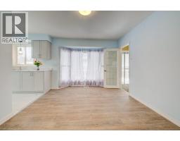 33 GARLAND Crescent - 27