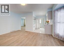 33 GARLAND Crescent - 29