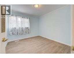 33 GARLAND Crescent - 30