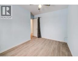 33 GARLAND Crescent - 33