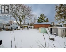 33 GARLAND Crescent - 37