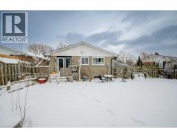 33 GARLAND Crescent - 39