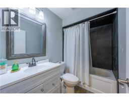 10 BRAMBLE Crescent - 16