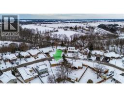 10 BRAMBLE Crescent - 7