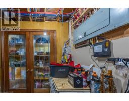 63 UPPER CANADA Drive - 32