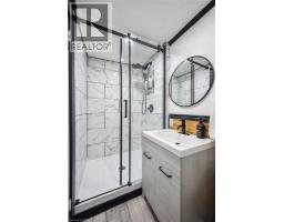 7 RIVERSIDE Drive W - 16