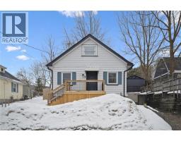 7 RIVERSIDE Drive W - 2