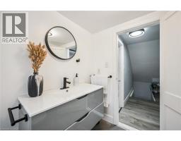 7 RIVERSIDE Drive W - 33