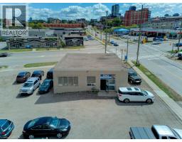 24-26 UNIVERSITY Avenue E - 7