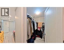 61 BOSWORTH Crescent - 21