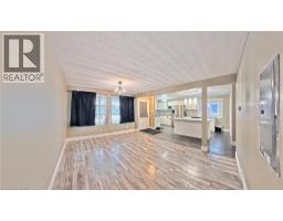 61 BOSWORTH Crescent - 36