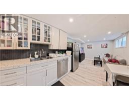 61 BOSWORTH Crescent - 40