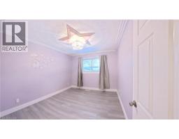 61 BOSWORTH Crescent - 44