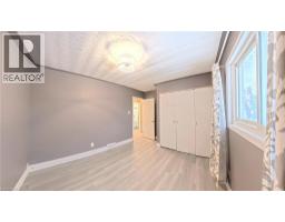 61 BOSWORTH Crescent - 45