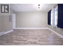 61 BOSWORTH Crescent - 46