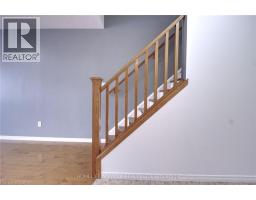 919 ZELLER Crescent - 3