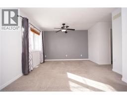 919 ZELLER Crescent - 40