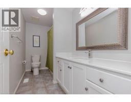 128 KARALEE Crescent - 33