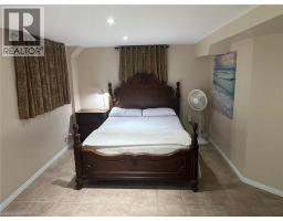 128 KARALEE Crescent - 44