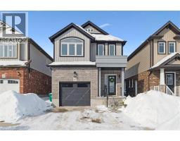 447 MOORLANDS Crescent - 1