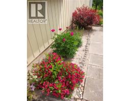 20 ROYAL ORCHARD Drive - 46