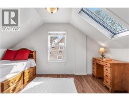 13 DEVITT Avenue N - 22