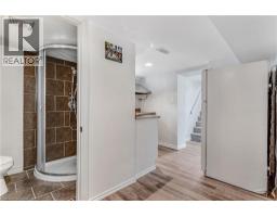 13 DEVITT Avenue N - 33