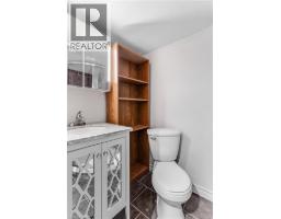 13 DEVITT Avenue N - 35