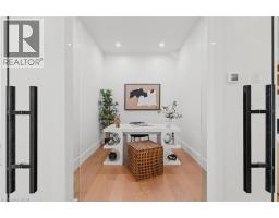 1060 WALTON Avenue - 19