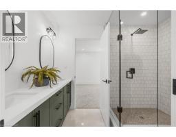 1060 WALTON Avenue - 33