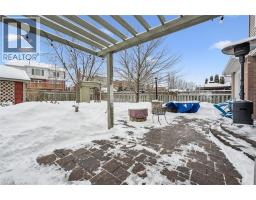 25 LYNNVALLEY Crescent - 40