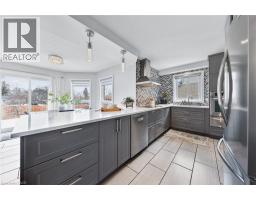 100 HAY Crescent - 17