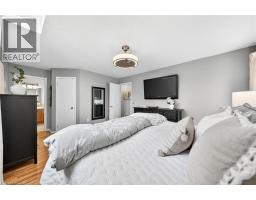 100 HAY Crescent - 26