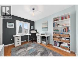 100 HAY Crescent - 32