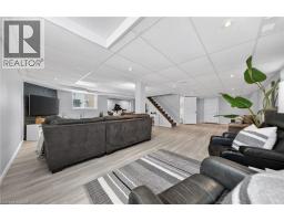 100 HAY Crescent - 37