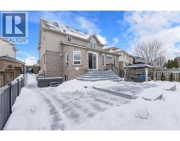 100 HAY Crescent - 45