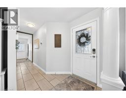 100 HAY Crescent - 6