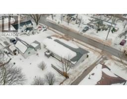 725 BINNING Street W - 31