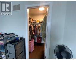 803 ROBERT FERRIE Drive - 33