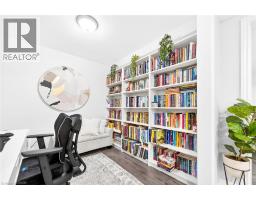 20 LINDA Crescent - 37